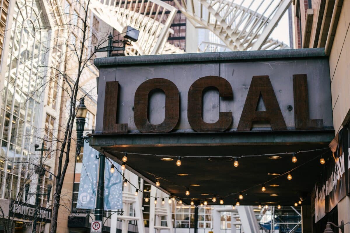 How Local Restaurants Build Community Through Food