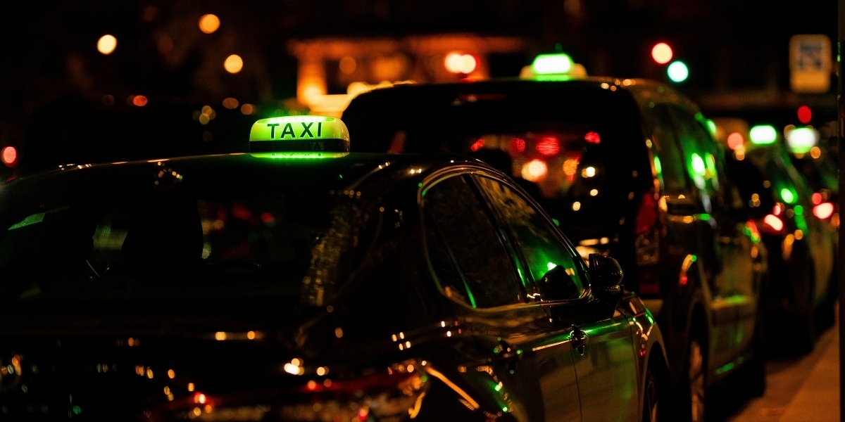 Driverless Taxi Services: Reshaping Urban Planning and Mobility
