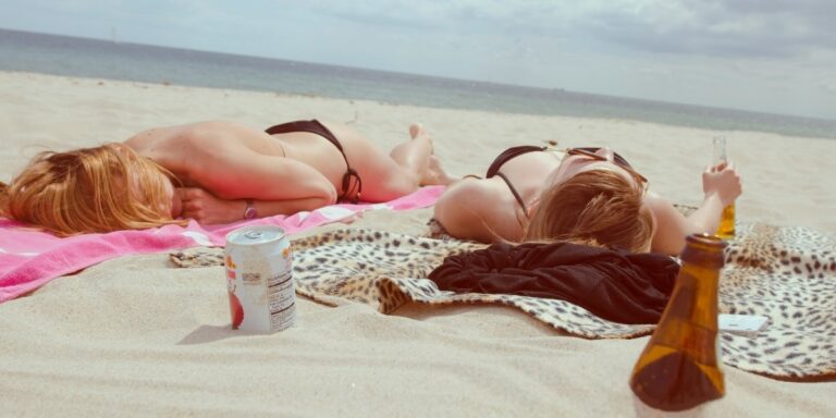 How to Tan Naturally While Protecting Your Skin